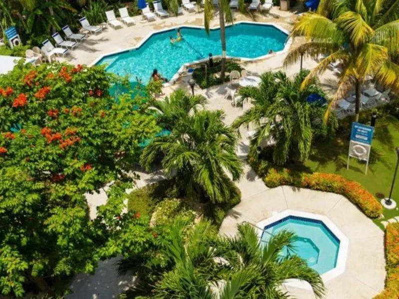Hampton By Hilton Grand Cayman Seven Mile Beach 조지 타운 3*,