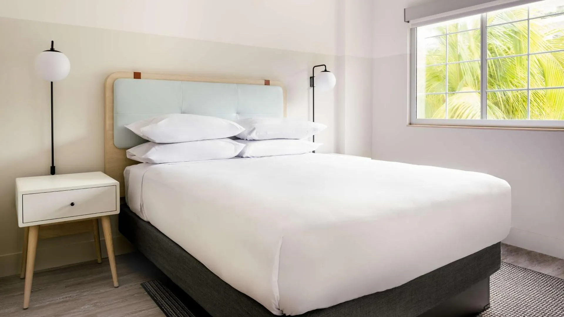 *** Resort Hampton By Hilton Grand Cayman Seven Mile Beach George Town Cayman Islands